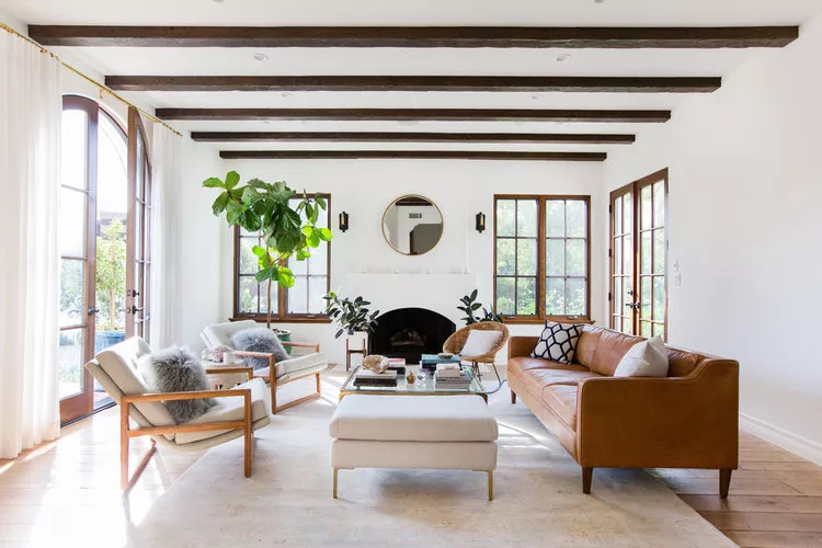 10 Feng Shui Rules for Mirrors - Opt for a Mirror in the Living Room