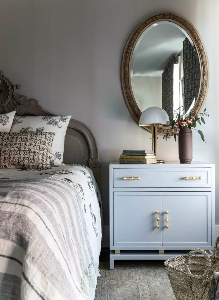 10 Feng Shui Rules for Mirrors - Use Mirrors Carefully in the Bedroom