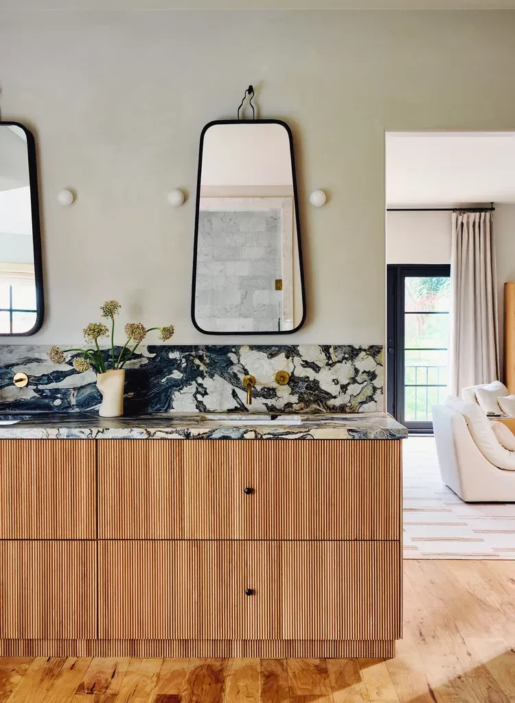 11-modern-bathroomideas-photo-by-daniel-peter-design-by-sarah-sherman-samuel-98942ce270144e1083a6cf053bbf4f0e