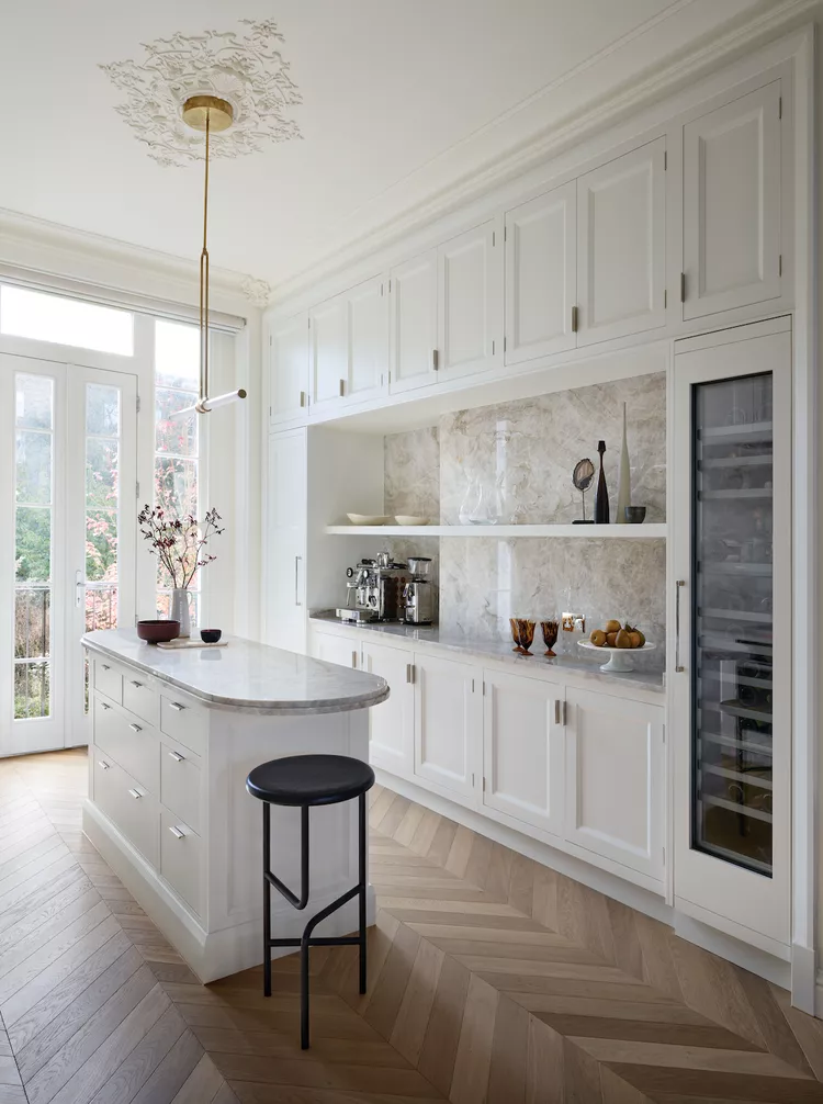 12+ Timeless Kitchen Cabinet Colors Designers - Bright Historic White