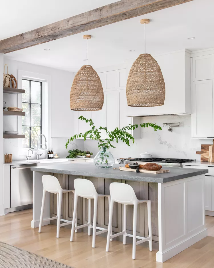 12+ Timeless Kitchen Cabinet Colors Designers - Crisp Beachy White