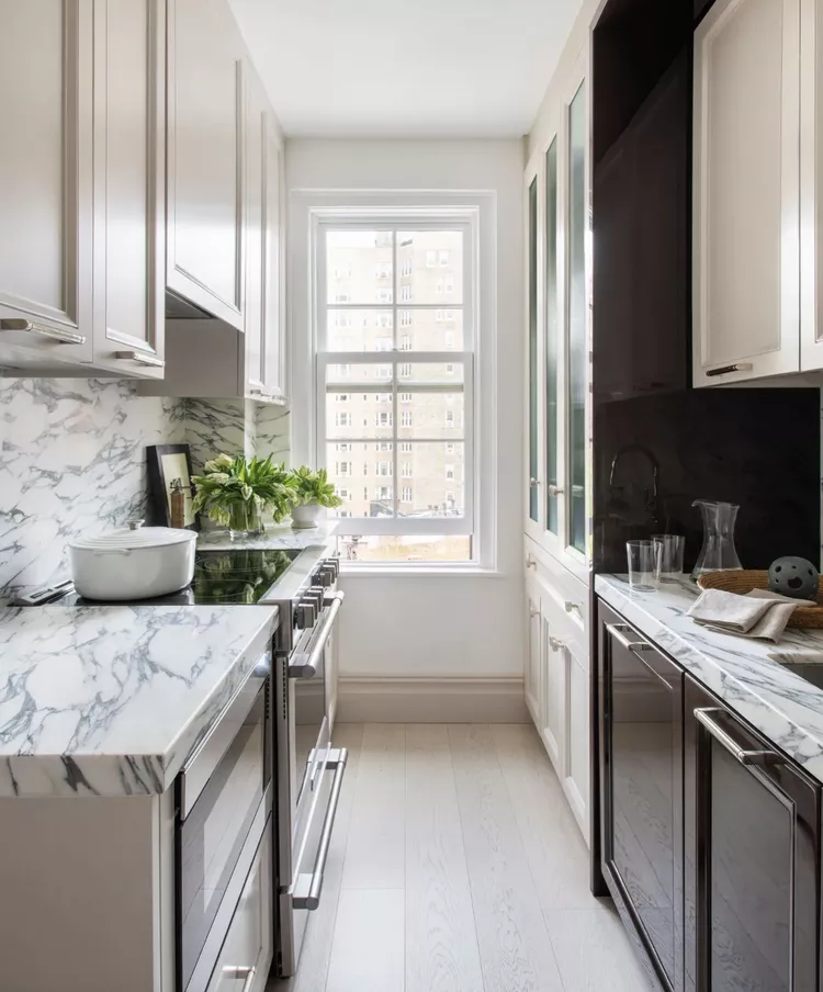 12+ Timeless Kitchen Cabinet Colors Designers - Frothy Cream Cabinets