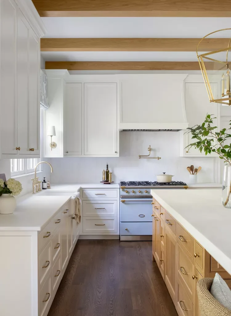 12+ Timeless Kitchen Cabinet Colors Designers - Warm Creamy White