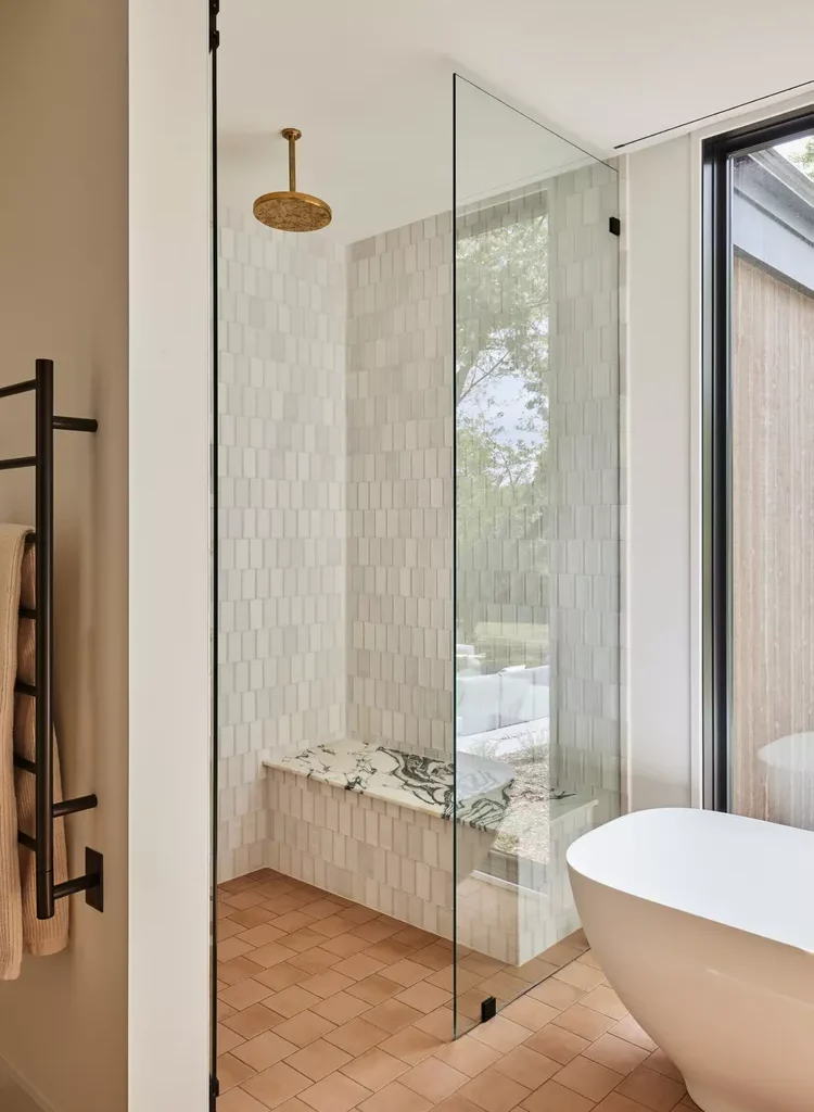 13-modern-bathroomideas-photo-by-nicole-franzen-design-by-sarah-sherman-samuel-9715c2a565d74793a70693b69203ee7a