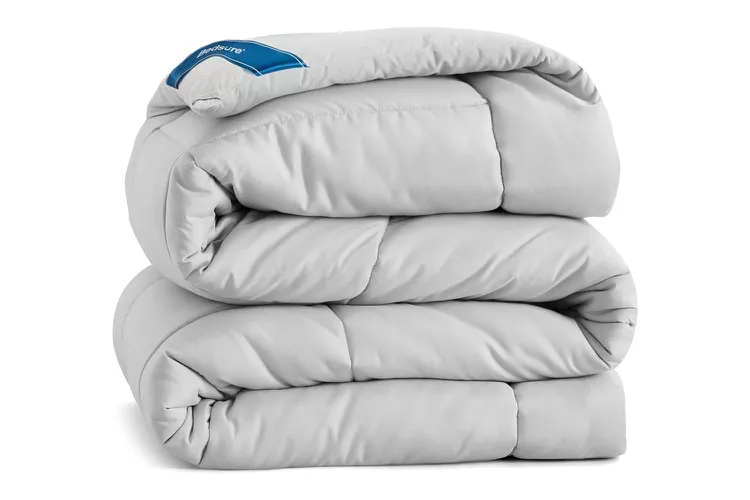 Bedsure quilted down alternative comforter corner detail