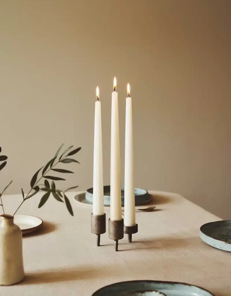 Kitchen Cozy Candle Centerpiece Ideas - Candles with Blue Plates & Greenery