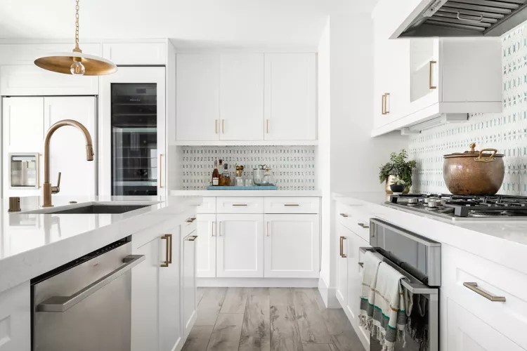 34 White and Gold Kitchen Ideas for a Luxe-01 White and Gold Kitchen With a Traditional Profile
