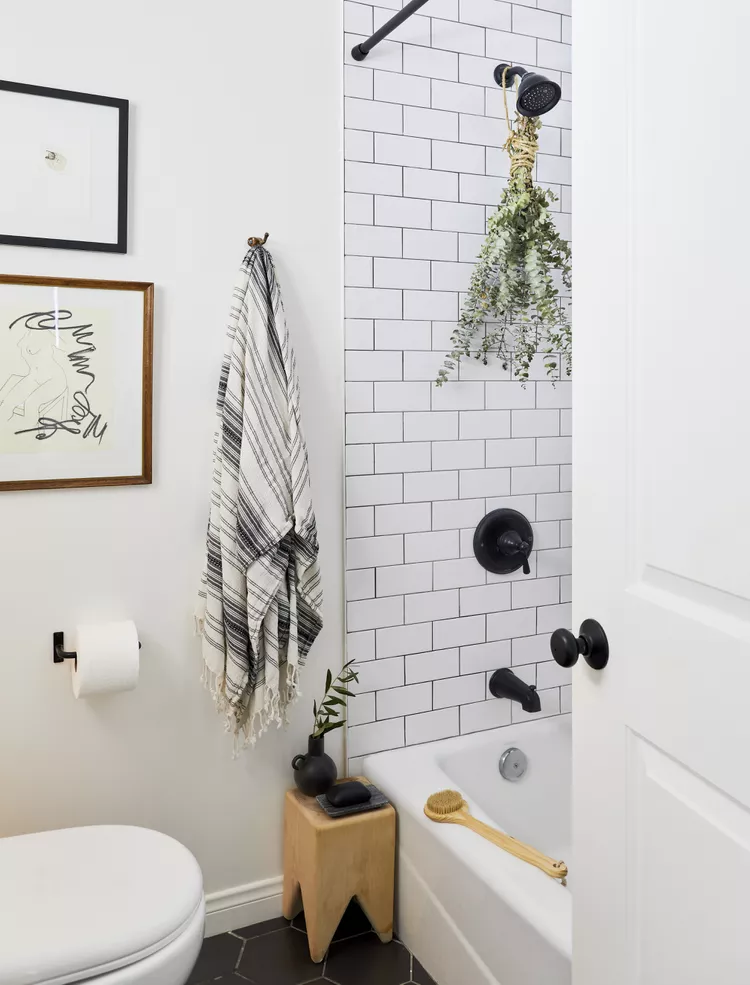 Black and White Bathroom-01 Subway Tile with Black Grout
