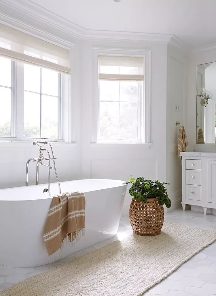  White Bathroom Ideas-13 Soften Your Floors With a White Rug