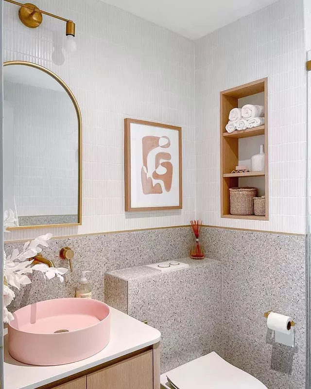 25 White and Gold Bathroom Ideas for a Luxe Look-16 Simple Mirror