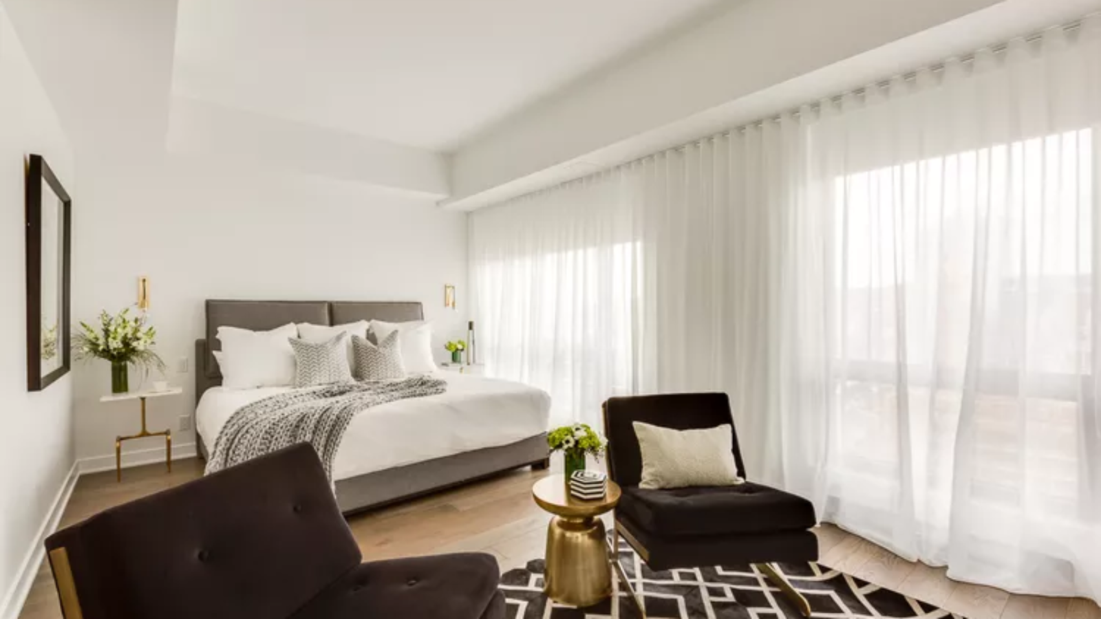 21 Black and White Bedroom Ideas