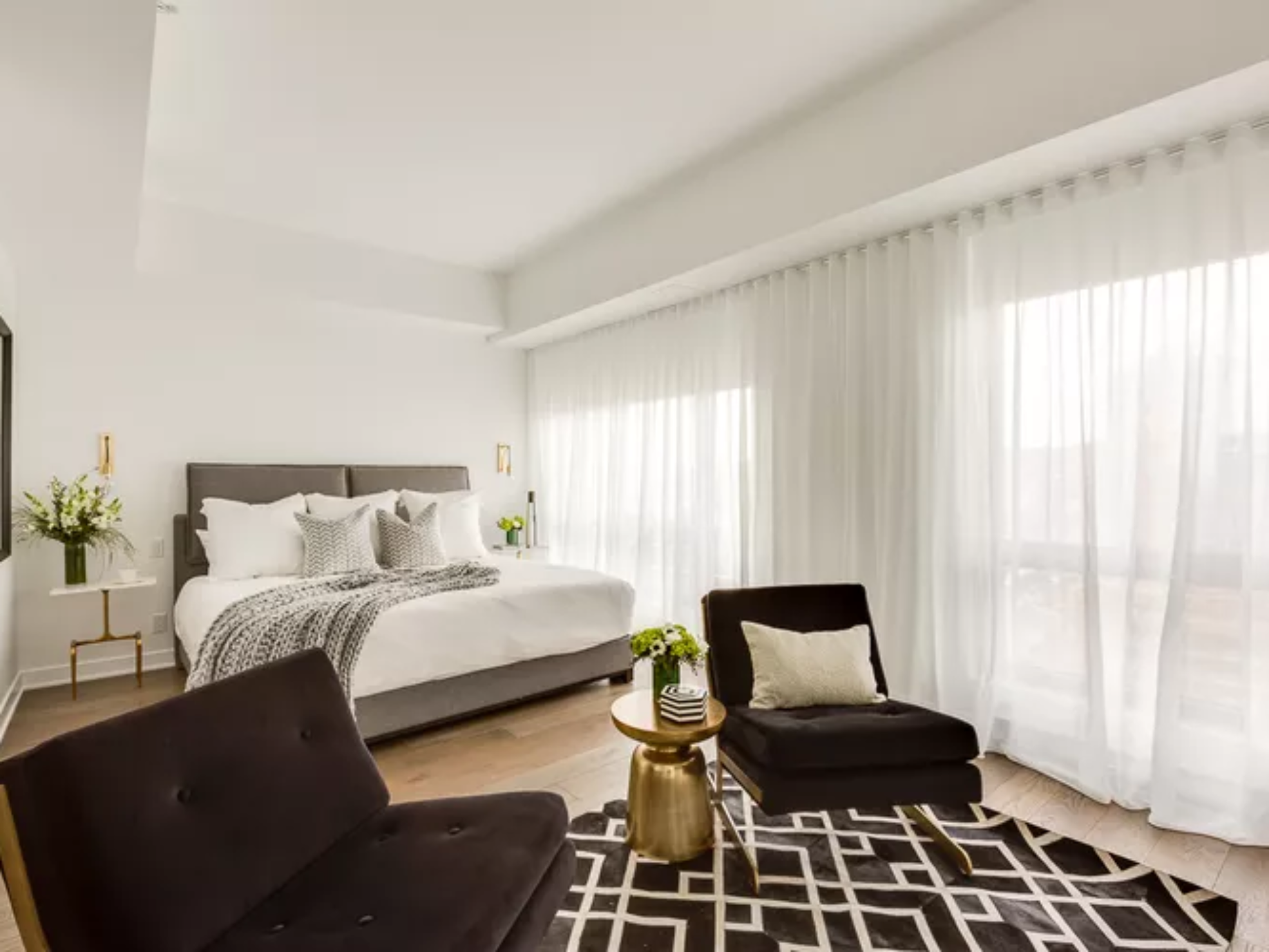 21 Black and White Bedroom Ideas