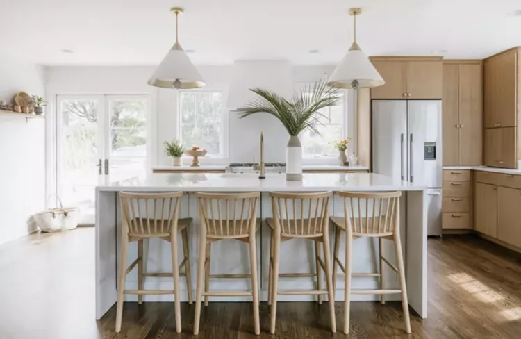 34 White and Gold Kitchen Ideas for a Luxe-13 Beachy White and Gold Kitchen