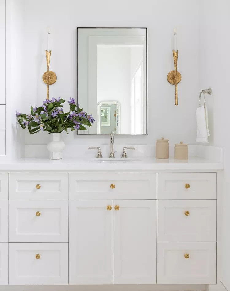 25 White and Gold Bathroom Ideas for a Luxe Look-12 Round Knobs With a Buttoned Accent