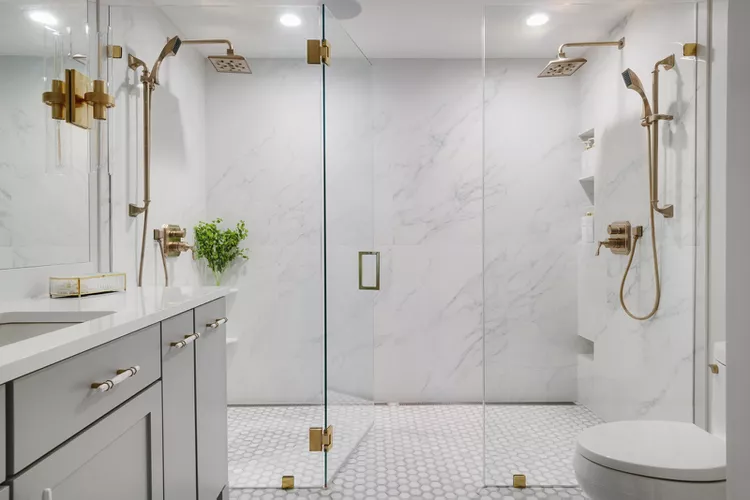 25 White and Gold Bathroom Ideas for a Luxe Look-18 Mixed Hardware With Marble