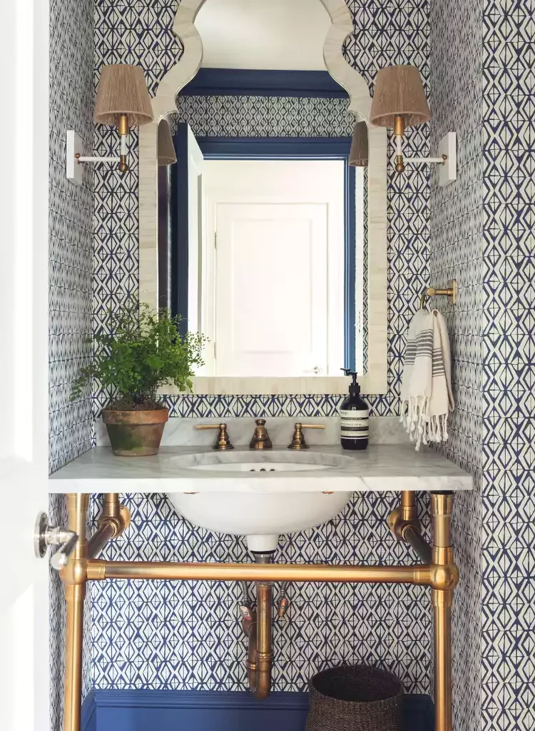 25 White and Gold Bathroom Ideas for a Luxe Look-20 Patterned Wallpaper With Antique Touches