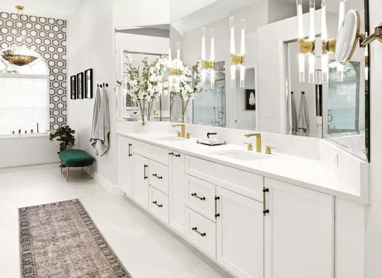25 White and Gold Bathroom Ideas for a Luxe Look-19 Black and White Contrast