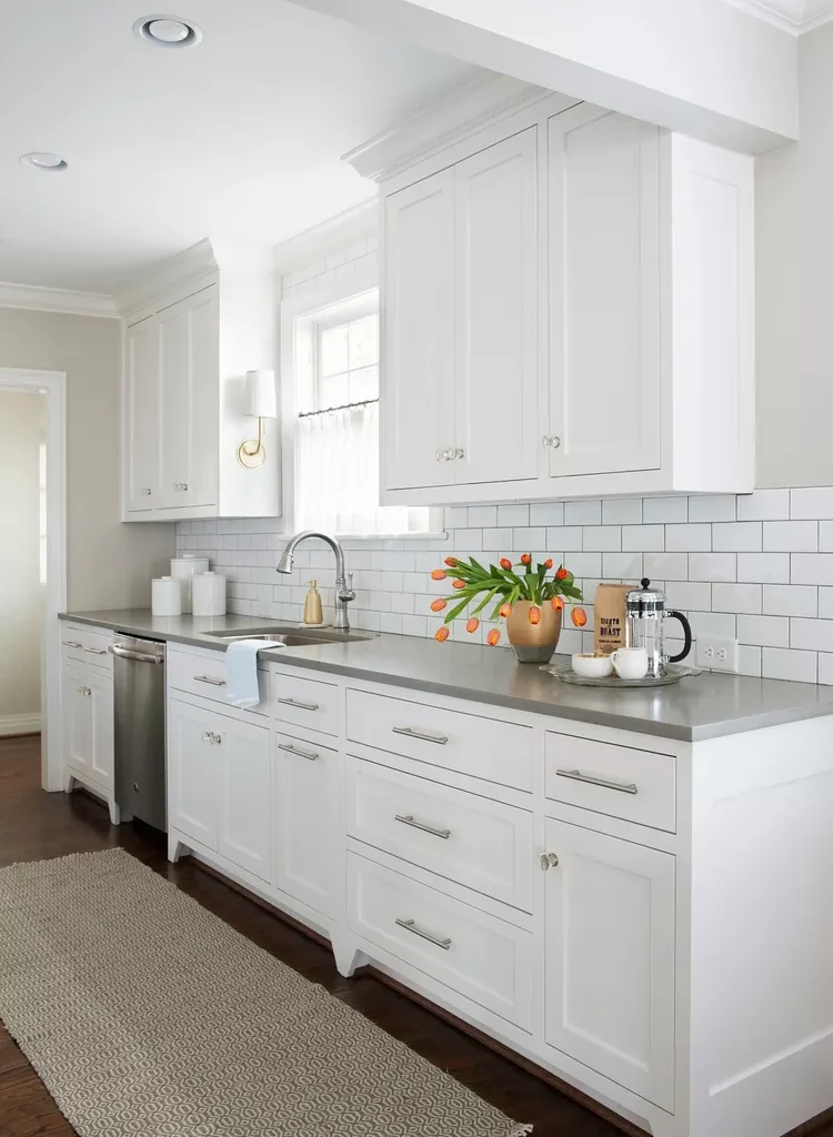 Minimalist Kitchen Ideas for a Simple, Stylish Space -Adding Details to a Minimalist Space