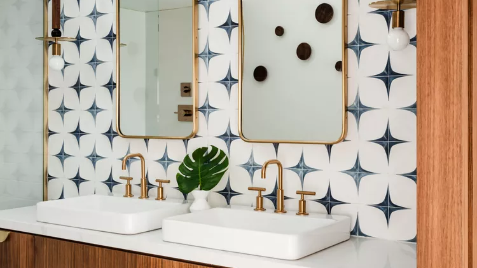 Midcentury Modern Bathroom Ideas-28 Add Retro Wall Tile