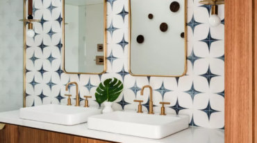 Midcentury Modern Bathroom Ideas-28 Add Retro Wall Tile