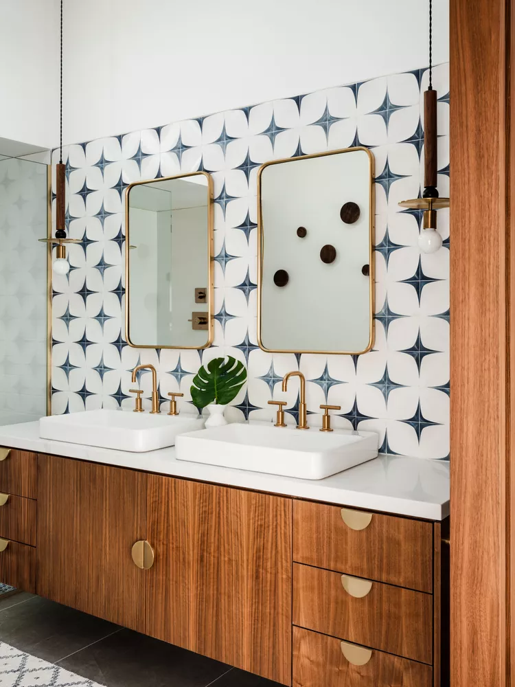 Midcentury Modern Bathroom Ideas-28 Add Retro Wall Tile