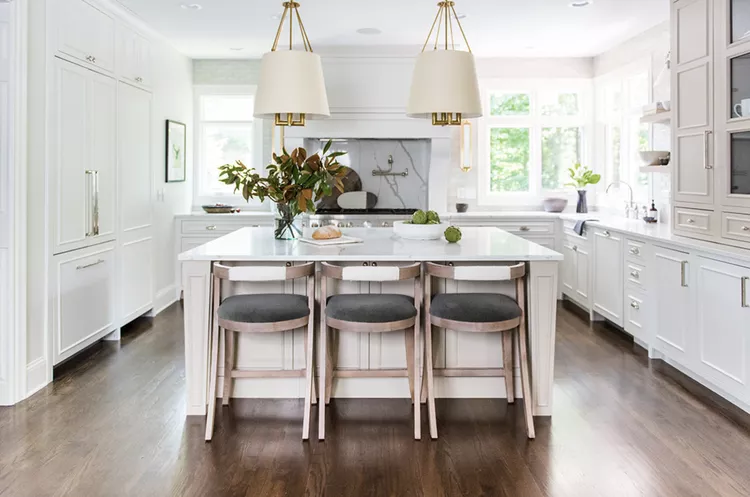 34 White and Gold Kitchen Ideas for a Luxe-28 White and Gold Kitchen With Cream Accents