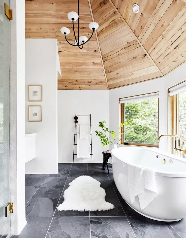 Black and White Bathroom-03 Throw in Wood Details