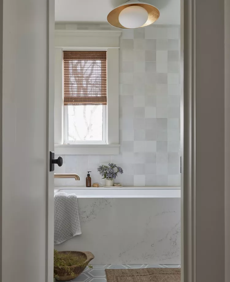  White Bathroom Ideas-30 Streamline Your Light Fixtures