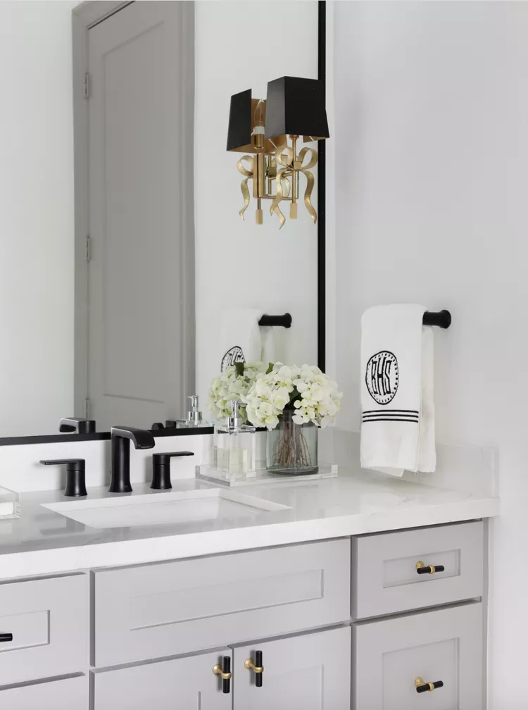 25 White and Gold Bathroom Ideas for a Luxe Look-05 Gold Knobs With a Black Accent