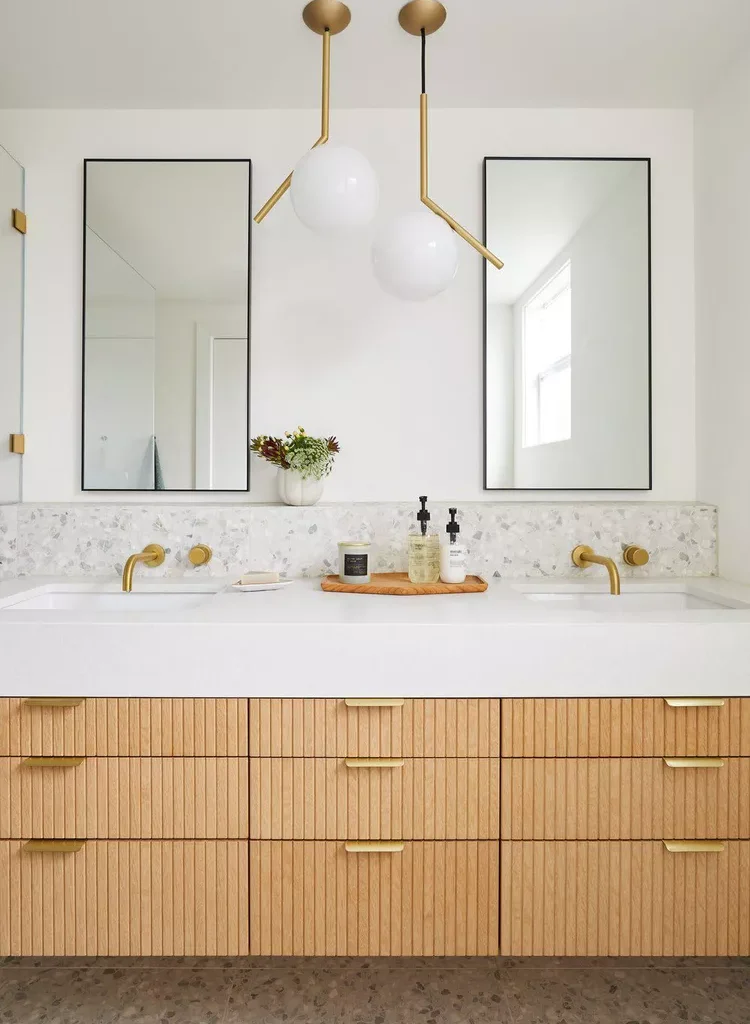 Midcentury Modern Bathroom Ideas-02 Choose Midcentury Lighting