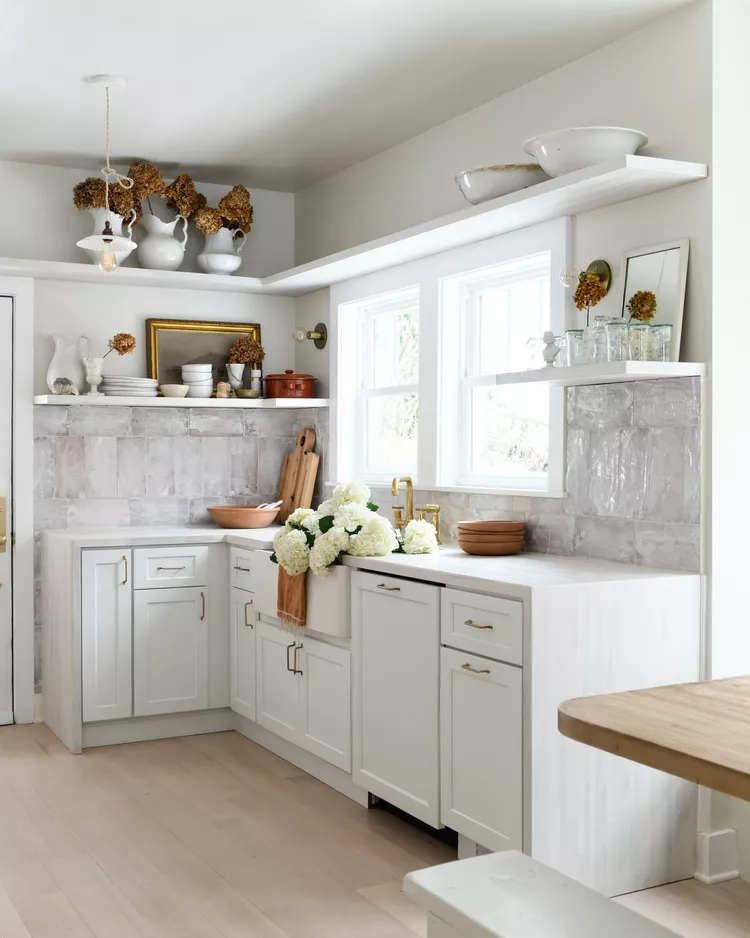 34 White and Gold Kitchen Ideas for a Luxe-05 White and Gold Modern Farmhouse Kitchen
