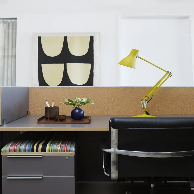 Small Office Layout Ideas -Keep Everything Within Reach