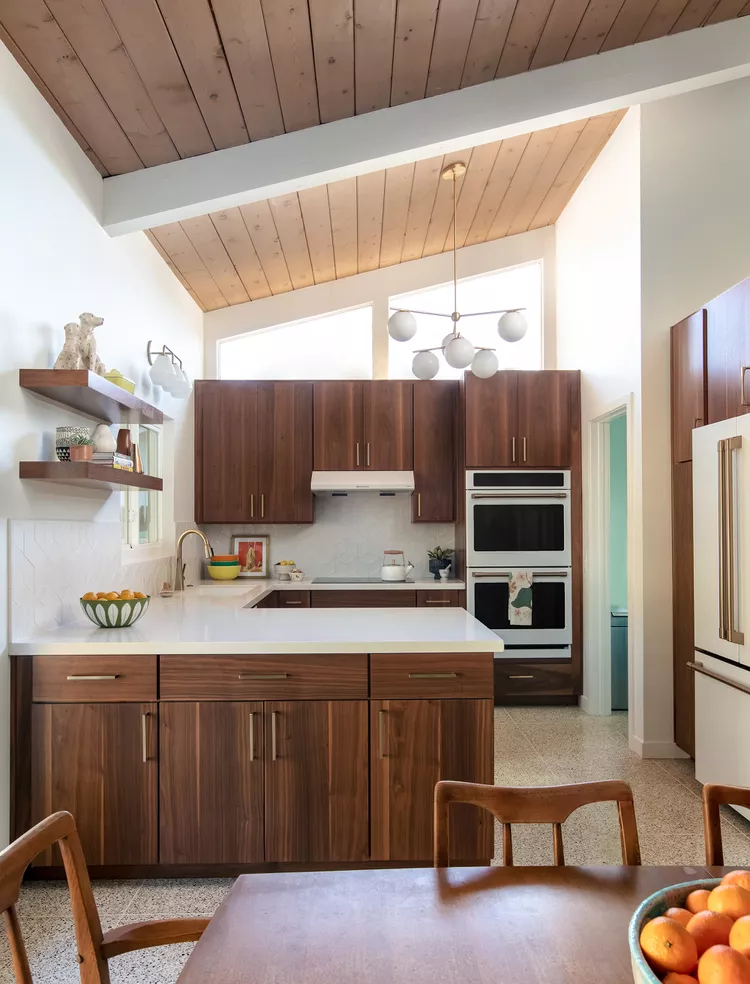 34 White and Gold Kitchen Ideas for a Luxe-07 Midcentury Modern White and Gold Kitchen