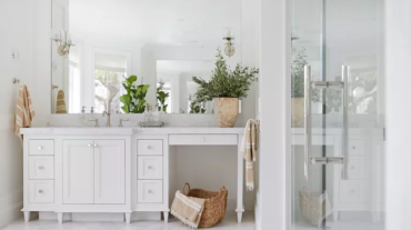 White Bathroom Ideas That Are Simple and Sophisticated