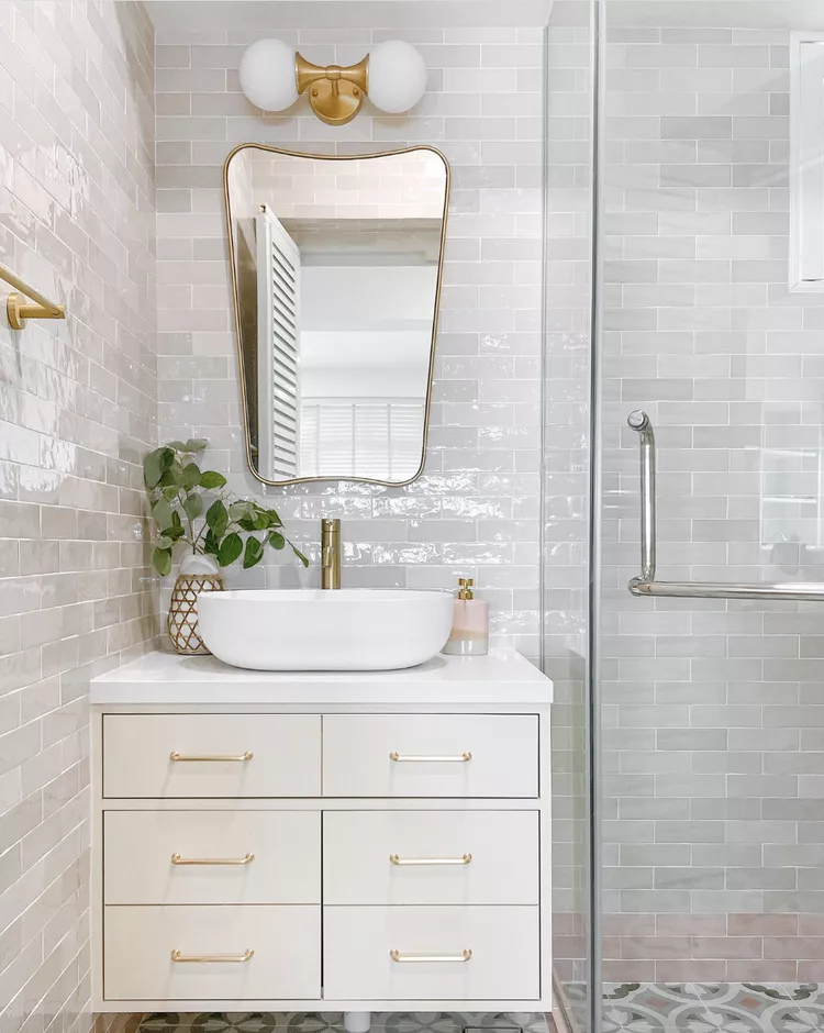 25 White and Gold Bathroom Ideas for a Luxe Look-01 Minimal and Simple Gold Detail